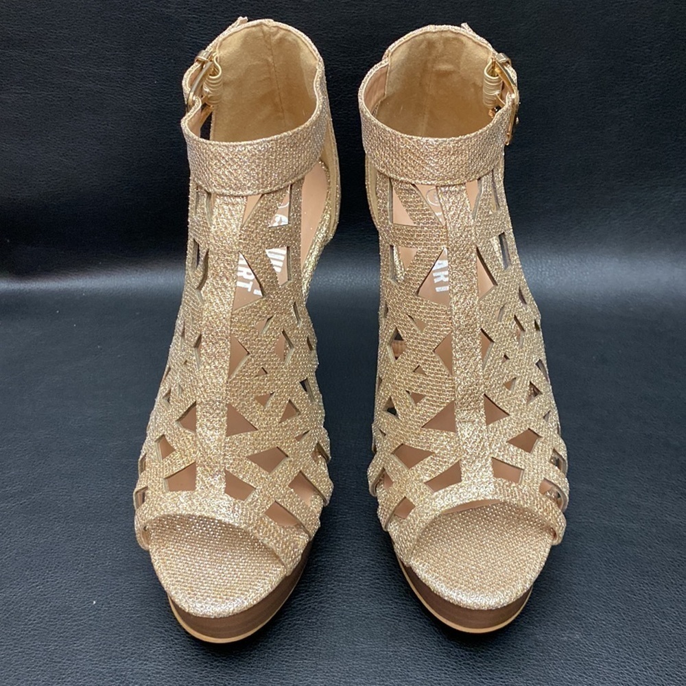 Guilty Heart gold shimmery 4.5” inch heeled sandals women’s size 6.